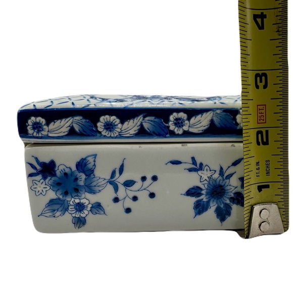 Chinese Blue and White Porcelain Trinket Keepsake Box w/ Lid - BEAUTIFUL Vintage - Picture 10 of 10